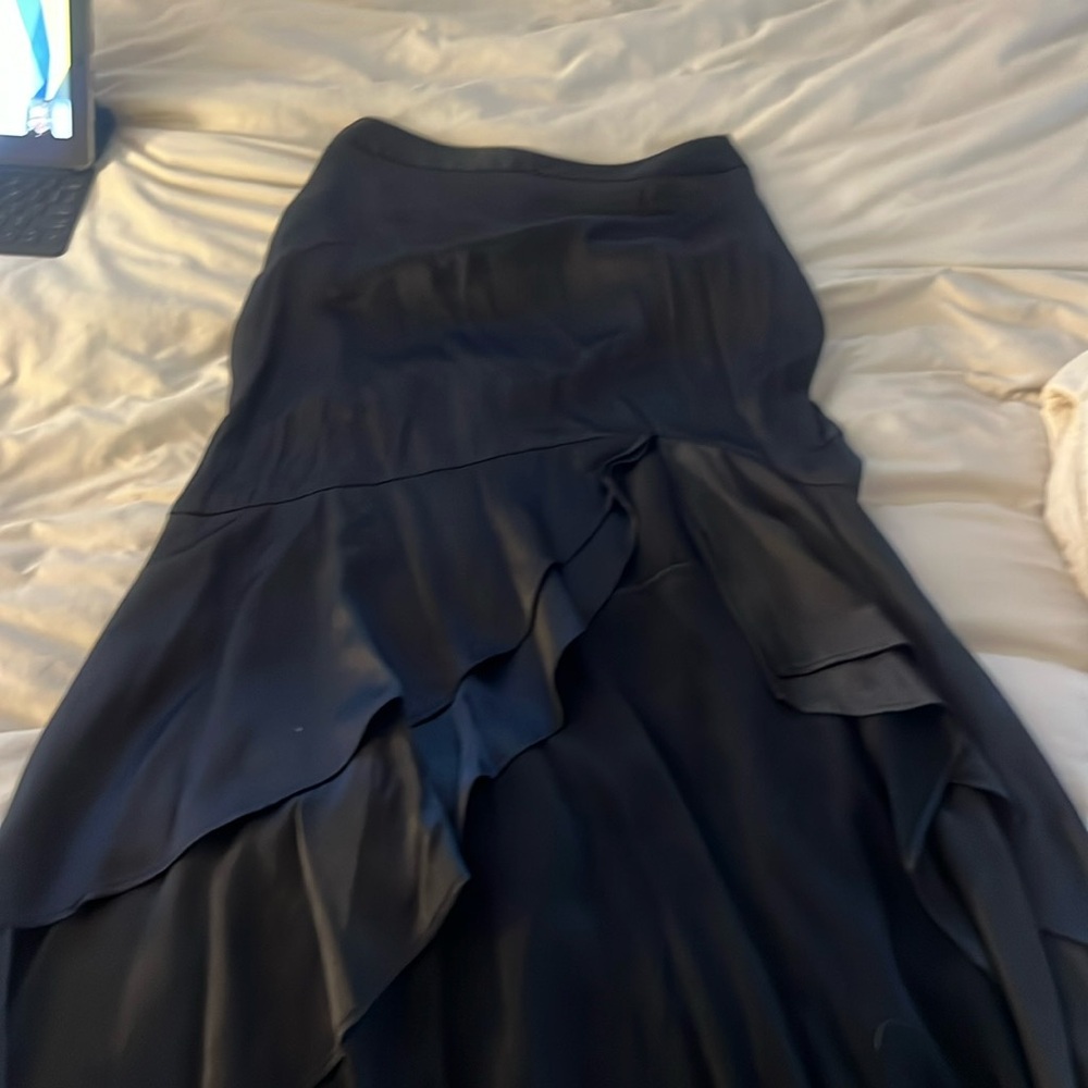 HIGH WAISTED SATIN HI-LO FLOUNCE MAXI SKIRT IN PITCH BLACK